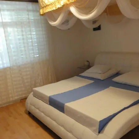 Apartment Croatia Borik Family With Garten View Number 2 Zadar