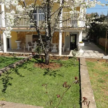 Apartment Croatia Borik Family With Garten View Number 2 *