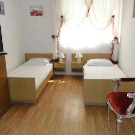Apartment Croatia Borik Family With Garten View Number 2 *