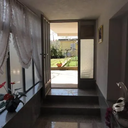 아파트 Croatia Borik Family With Garten View Number 2 *