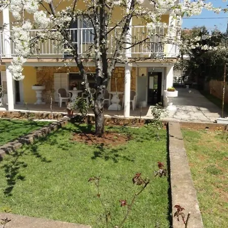 아파트 Croatia Borik Family With Garten View Number 2 *