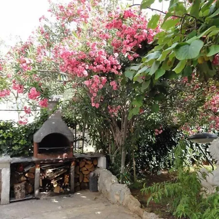 아파트 Croatia Borik Family With Garten View Number 2